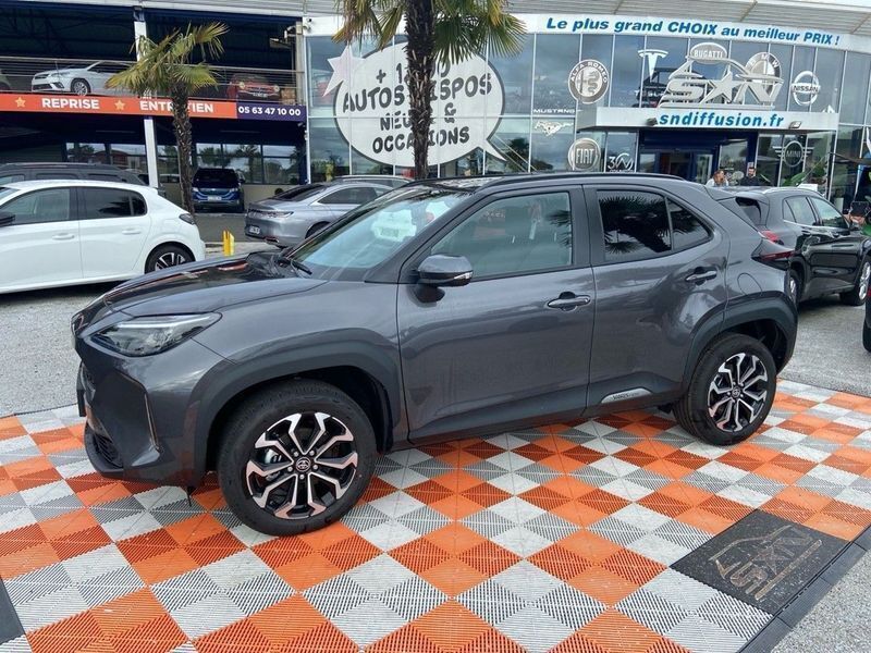 Gris atlas Nouvelle 2025 Toyota Yaris Cross Design SUV | 28 450 € (Prix juste) - Image 1/4