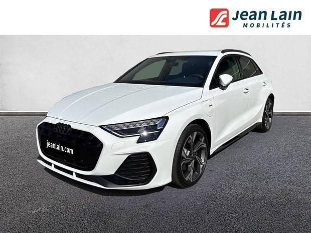 Blanc Utilisé 2025 Audi A3 e-tron S-Line Citadine | 56 738 € - Image 1/4