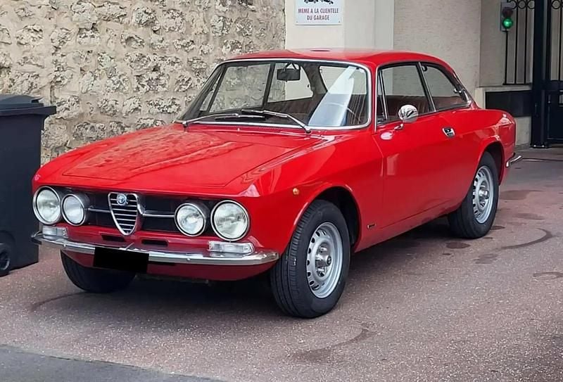 Rouge Occasion 1972 Alfa Romeo GT Coupé | 37 500 € - Image 1/4