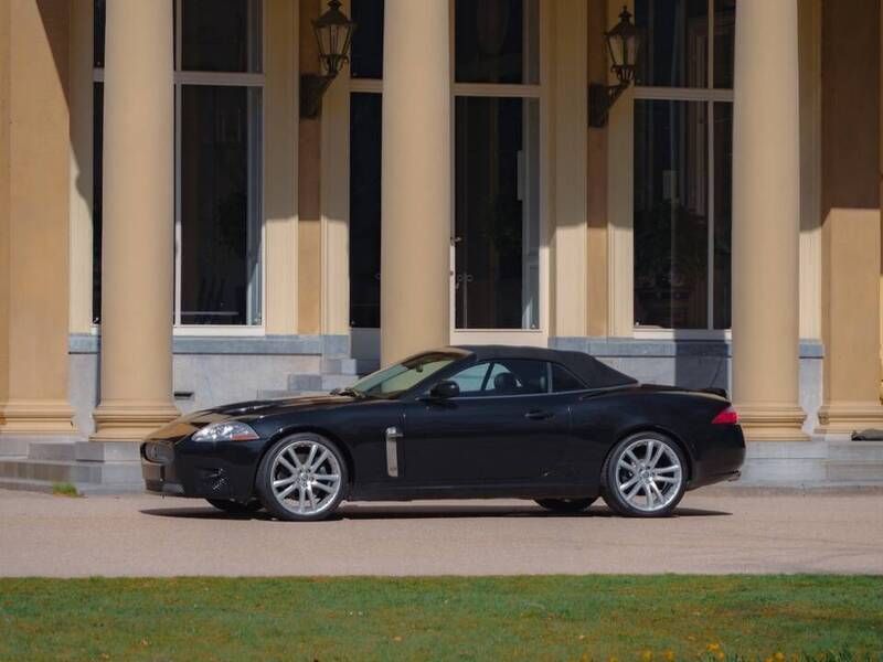 Noir Utilisé 2007 Jaguar XKR Cabriolet | 33 500 € (Prix juste) - Image 1/4