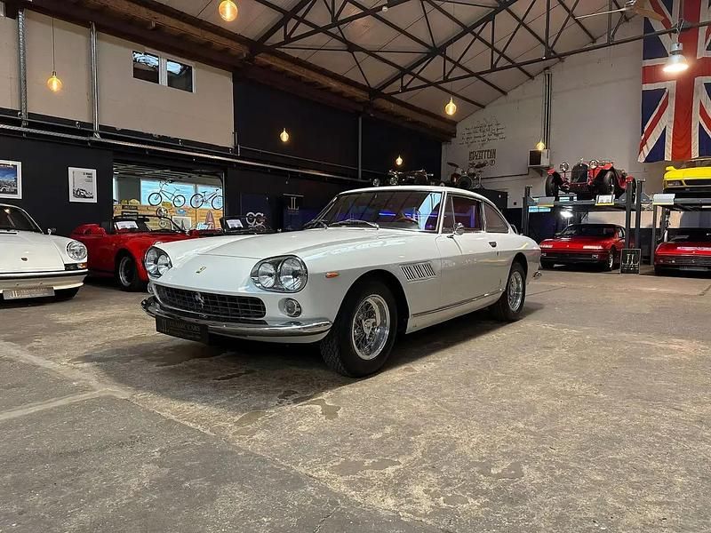 Occasion Ferrari 330 300 ch (220 kW) 1964 Blanc Coupé