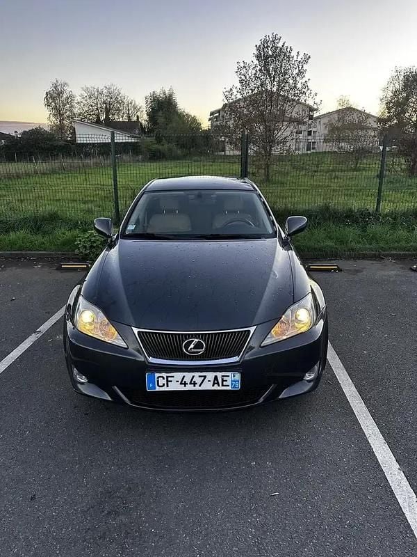 Utilisé 2008 Lexus IS220d Luxury Line Berline | 5 000 € - Image 1/4