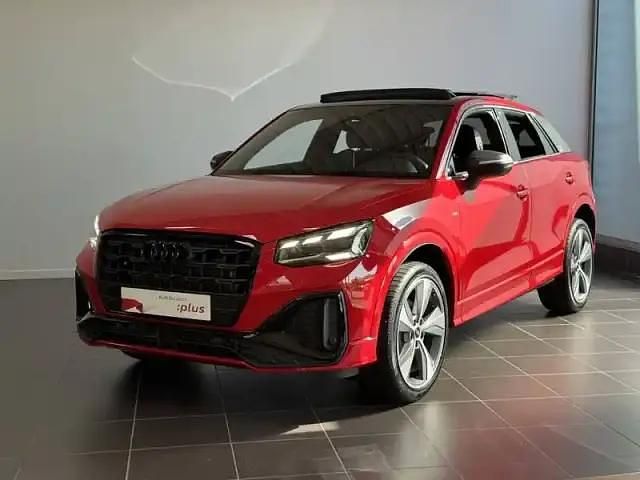 Rouge progressif métallisé Occasion 2025 Audi Q2 Black Edition SUV | 39 990 € (Prix juste) - Image 1/4