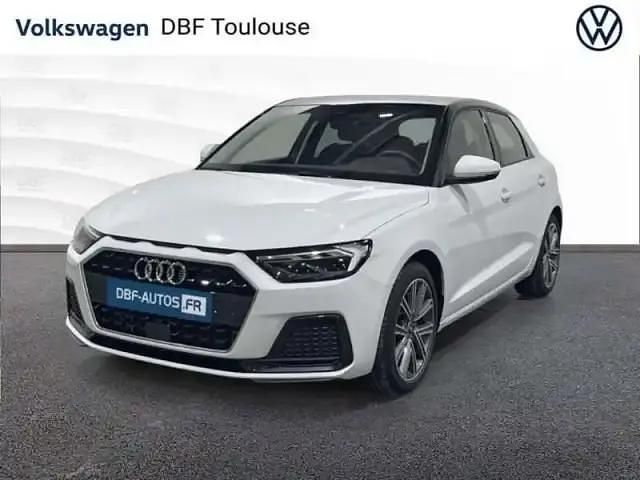 Blanc Utilisé 2023 Audi A1 Advanced Berline | 23 989 € - Image 1/4