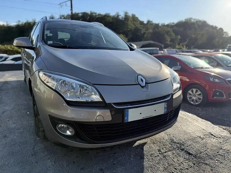 Beige Utilisé 2013 Renault Mégane GrandTour Business Break | 5 590 € - Image 1/4
