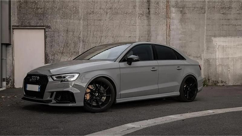 Gris Utilisé 2018 Audi RS3 Sport Citadine | 47 900 € (Prix juste) - Image 1/4