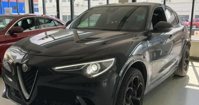 Noir Occasion 2019 Alfa Romeo Stelvio Quadrifoglio SUV | 49 990 € (Prix juste) - Image 1/4