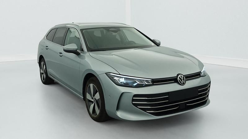 Utilisé 2024 VW Passat Life Break | 35 720 € (Prix juste) - Image 1/4