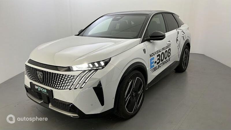 Blanc okénite (m) Utilisé 2024 Peugeot e-3008 GT SUV | 38 900 € - Image 1/4