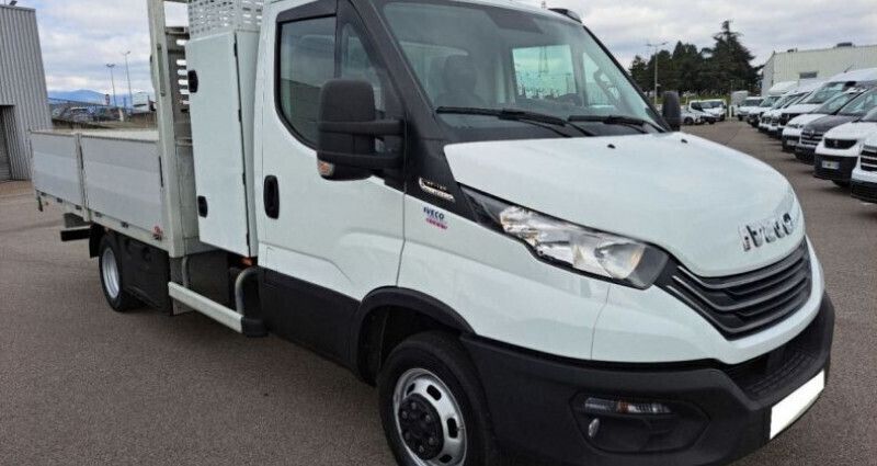 Blanc Utilisé 2023 Iveco Daily Van | 54 000 € - Image 1/4