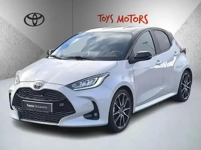 Gris clair Utilisé 2022 Toyota Yaris Hybrid Sport Coupé | 22 490 € - Image 1/4