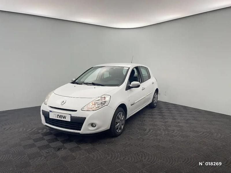Blanc Utilisé 2014 Renault Clio III Zen Citadine | 6 990 € (Prix assez cher) - Image 1/4