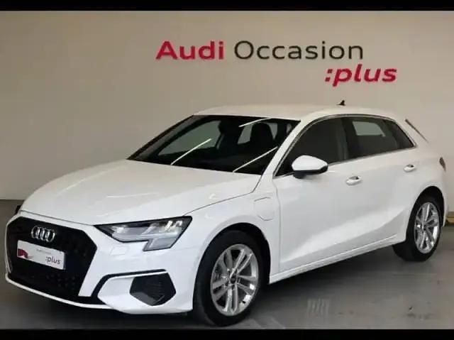Blanc ibis Occasion 2024 Audi A3 Sport Berline | 29 990 € - Image 1/4