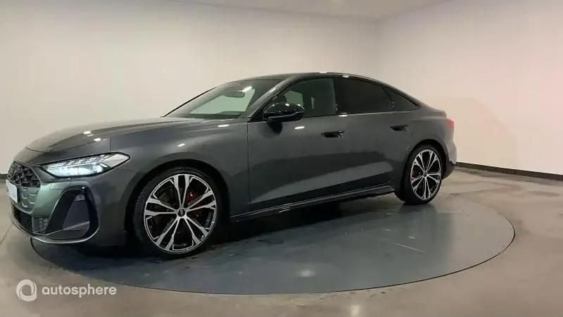 Gris daytona nacré Utilisé 2024 Audi A5 S-Line Coupé | 68 999 € - Image 1/4