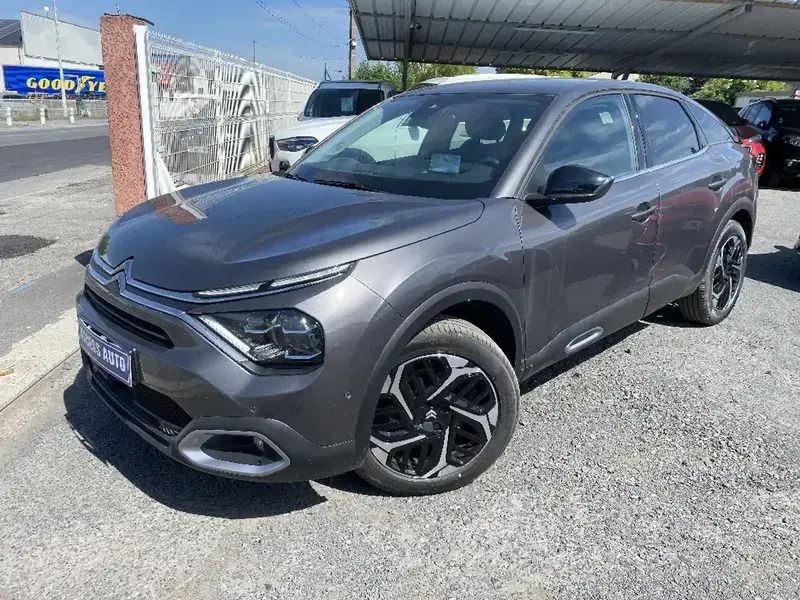 Nouvelle 2025 Citroën C4 Shine Berline | 24 999 € (Prix assez cher) - Image 1/4