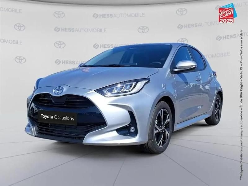 Gris Utilisé 2025 Toyota Yaris Hybrid Design Berline | 23 499 € (Prix juste) - Image 1/4