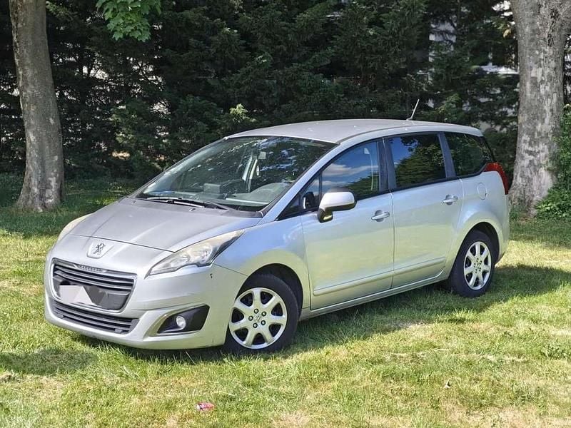 Occasion Peugeot 5008 Active 120 ch (88 kW) 2015 Monospace