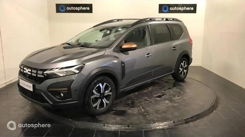 Gris Utilisé 2024 Dacia Jogger Extreme Break | 19 999 € (Prix juste) - Image 1/4