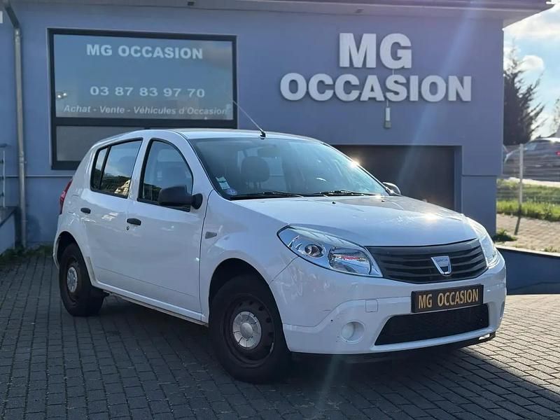 Blanc Utilisé 2010 Dacia Sandero Citadine | 2 490 € - Image 1/4