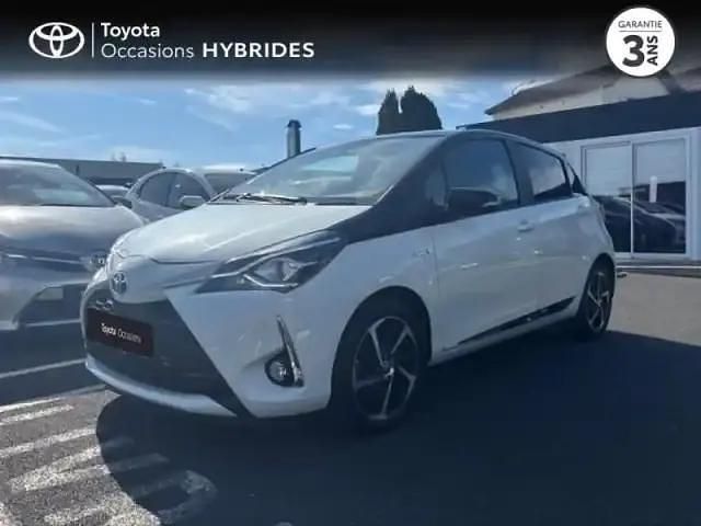 Blanc nacré biton toit noir Utilisé 2019 Toyota Yaris Hybrid City Berline | 15 980 € (Prix juste) - Image 1/4