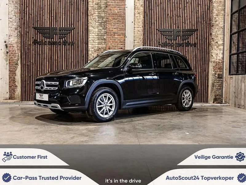 Noir Utilisé 2021 Mercedes GLB180 SUV | 27 890 € (Prix juste) - Image 1/4