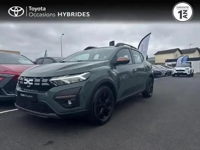 Vert cèdre métallisé Utilisé 2024 Dacia Sandero Extreme Berline | 16 990 € (Prix juste) - Image 1/4