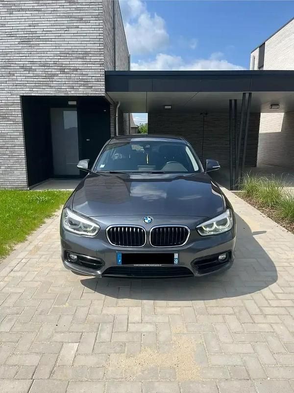 Gris Utilisé 2018 BMW 118 Sport Line Citadine | 10 990 € - Image 1/4