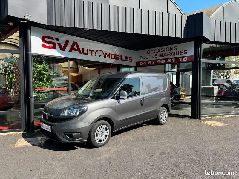 Gris Occasion 2020 Fiat Doblò Lounge Monospace | 10 990 € (Prix juste) - Image 1/4