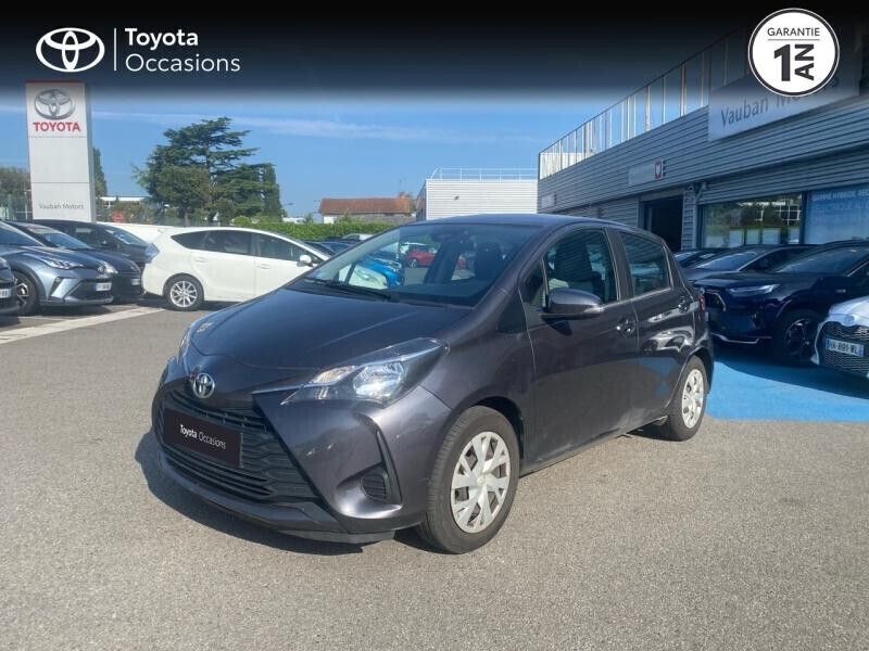 Gris Utilisé 2020 Toyota Yaris Berline | 11 990 € (Prix juste) - Image 1/4