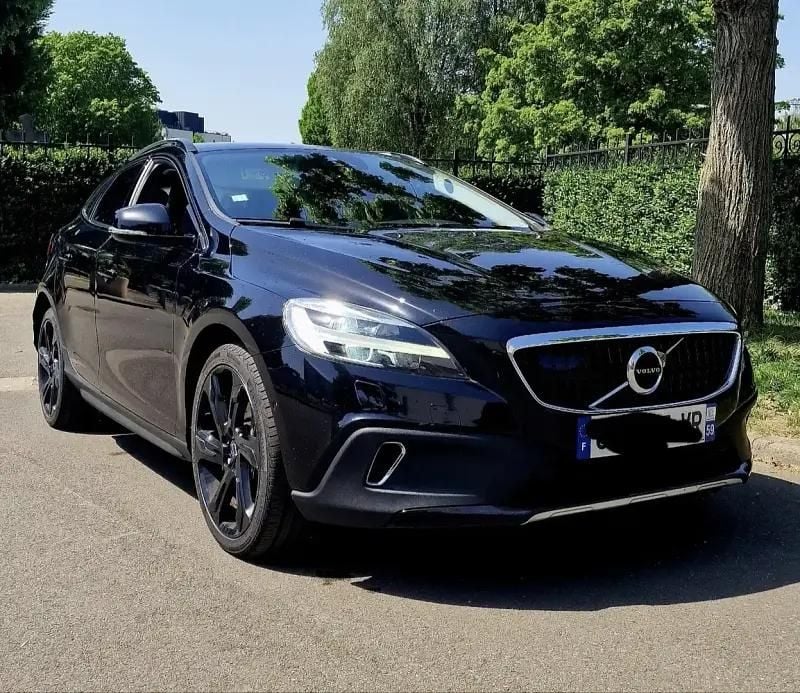 Utilisé 2016 Volvo V40 CC Summum Break | 14 000 € - Image 1/4