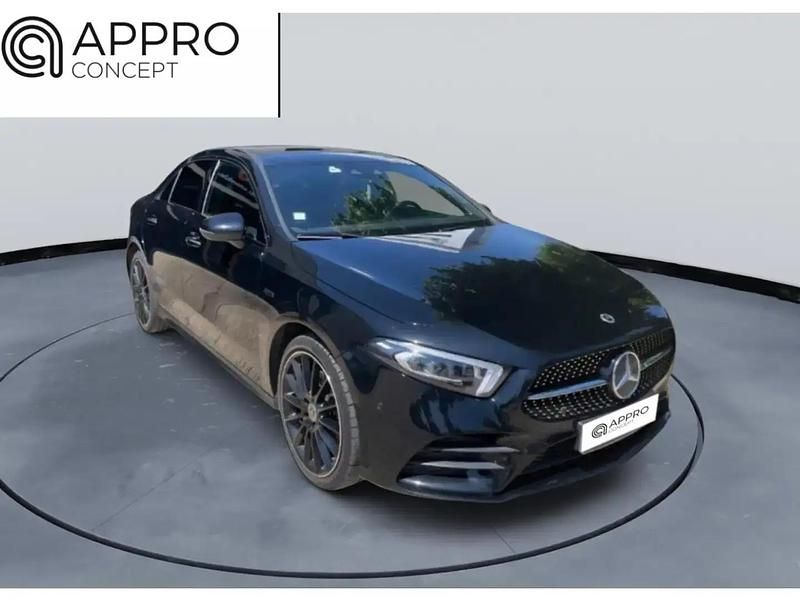 Noir Utilisé 2020 Mercedes A250 AMG line Berline | 25 990 € - Image 1/4