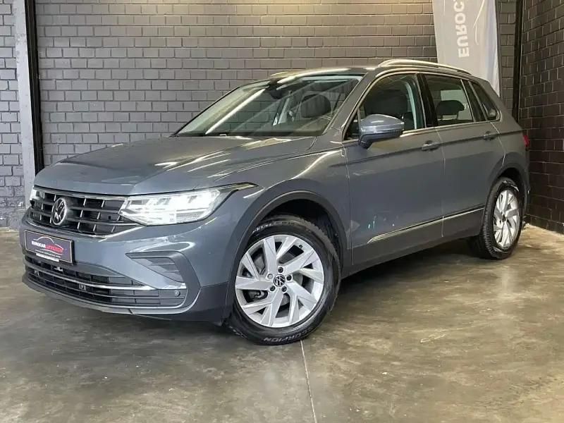Gris Utilisé 2021 VW Tiguan Life SUV | 30 758 € (Prix juste) - Image 1/4