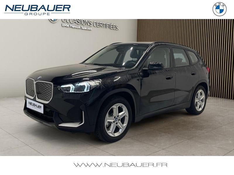 Saphirschwarz métal Utilisé 2025 BMW iX1 Comfort Edition SUV | 39 900 € (Prix juste) - Image 1/4