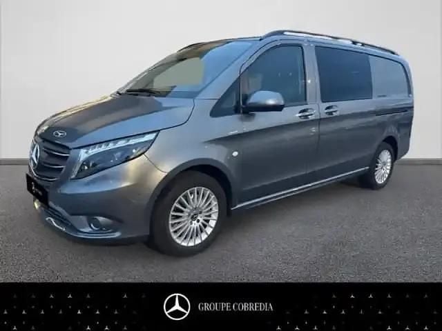 Gris sélénite métallisé Utilisé 2023 Mercedes Vito Berline | 49 790 € (Prix assez cher) - Image 1/4