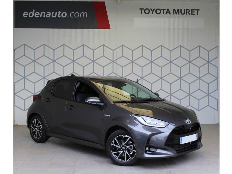 Gris Utilisé 2024 Toyota Yaris Design Berline | 22 190 € (Prix juste) - Image 1/3
