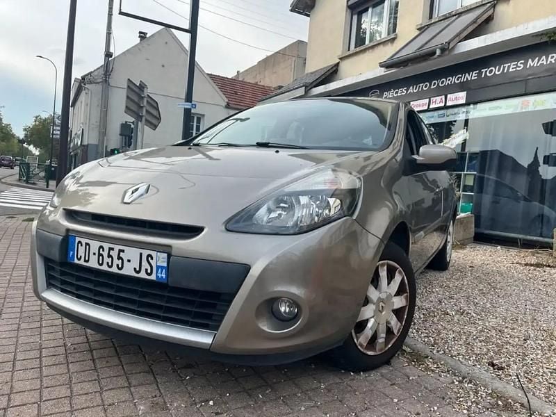 Utilisé 2010 Renault Clio II Citadine | 3 990 € - Image 1/4