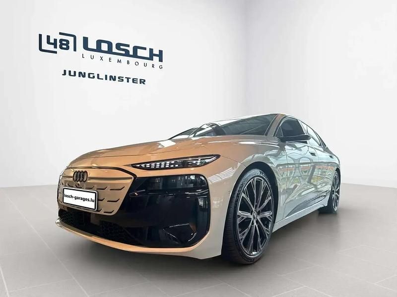 Beige Occasion 2025 Audi e-tron Sportback Sport SUV | 76 410 € - Image 1/4