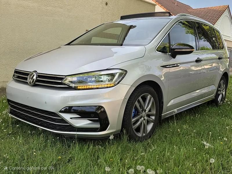 Utilisé 2016 VW Touran Highline Monospace | 16 999 € - Image 1/4