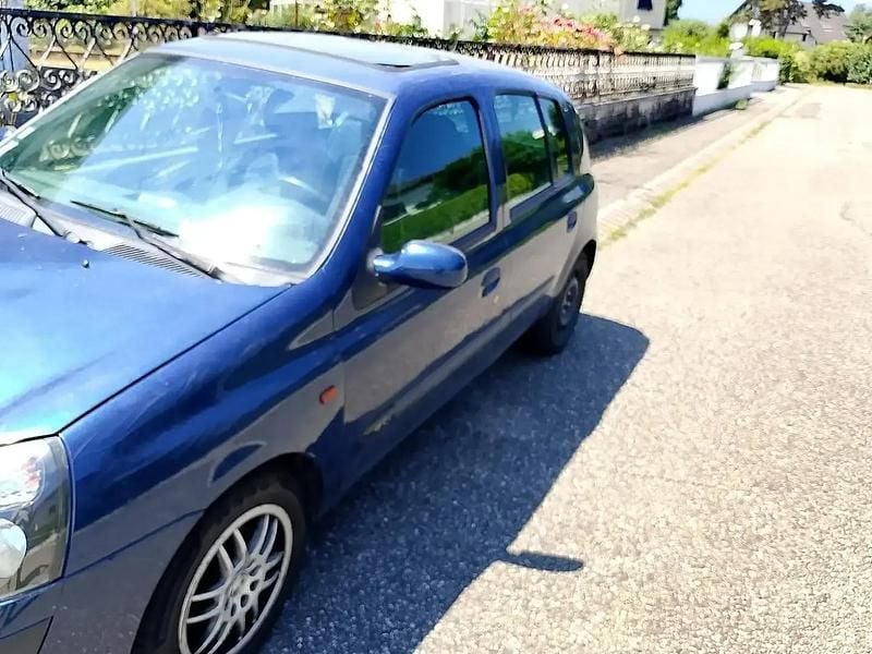 Utilisé 2002 Renault Clio II Berline | 1 100 € (Bon prix) - Image 1/4