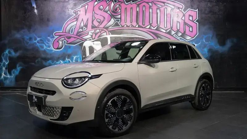 Beige Utilisé 2023 Fiat 500L Sport Monospace | 33 900 € - Image 1/4