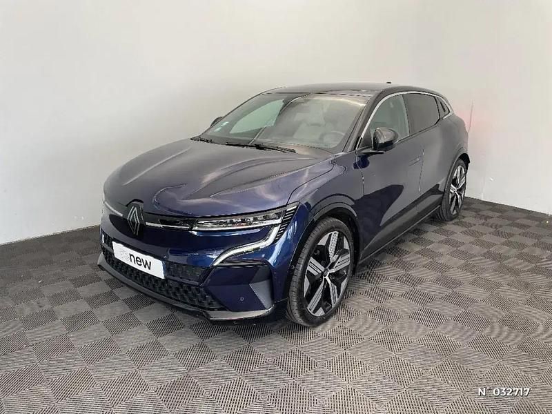 Bleu Utilisé 2023 Renault Mégane Iconic Berline | 27 990 € (Prix juste) - Image 1/4