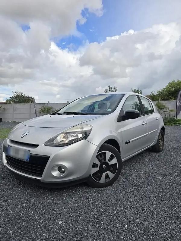 Gris Utilisé 2010 Renault Clio III Citadine | 5 600 € (Prix juste) - Image 1/4