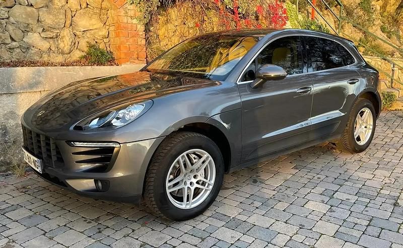 Gris Occasion 2014 Porsche Macan SUV | 38 990 € (Prix juste) - Image 1/4