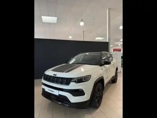 Alpine white+toit noir Nouvelle 2025 Jeep Compass North SUV | 39 690 € - Image 1/4