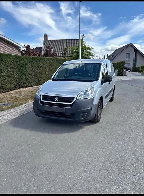 Utilisé 2018 Peugeot Partner Van | 5 000 € - Image 1/4