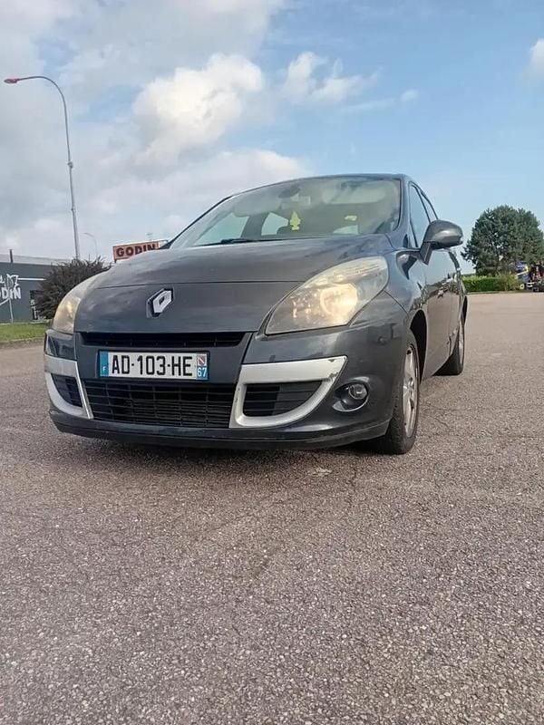 Utilisé 2009 Renault Scénic III Authentique Monospace | 3 000 € (Bon prix) - Image 1/4