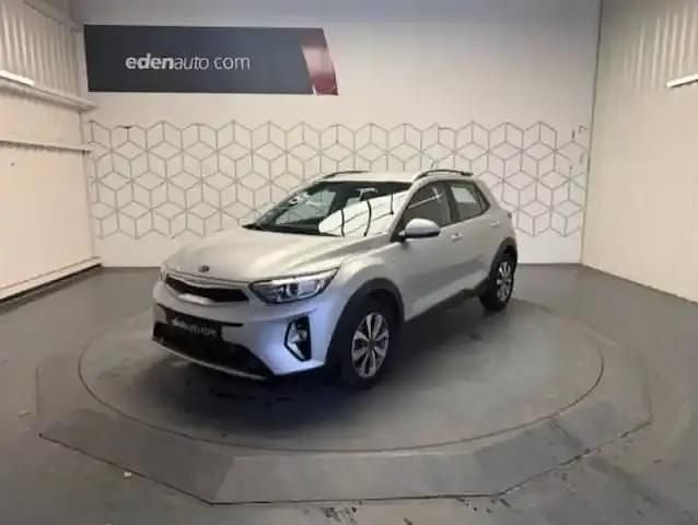 Gris Occasion 2021 Kia Stonic Active SUV | 14 990 € (Bon prix) - Image 1/4