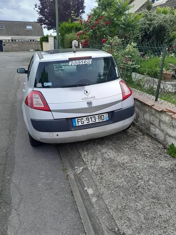 Gris Utilisé 2005 Renault Mégane II Berline | 2 200 € - Image 1/4