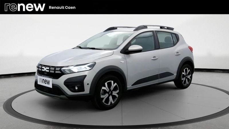 Gris Utilisé 2024 Dacia Sandero Expression Citadine | 16 490 € (Prix juste) - Image 1/4