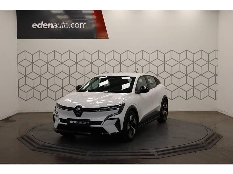 Blanc Utilisé 2023 Renault Mégane Equilibre Berline | 20 980 € (Prix juste) - Image 1/4
